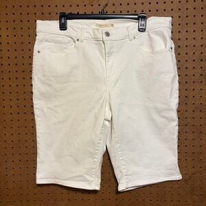 Levi's Bermuda Shorts 33 White Stretch Denim Knee Length Mid Rise Modest Western